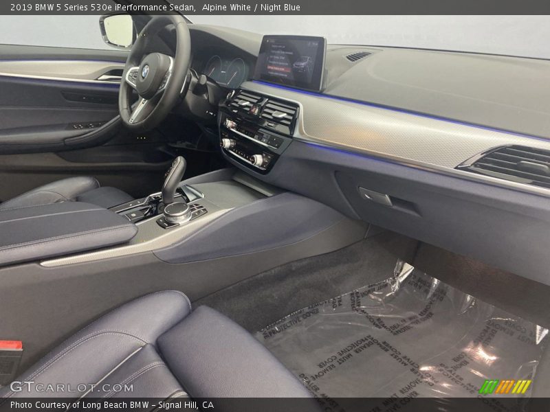 Alpine White / Night Blue 2019 BMW 5 Series 530e iPerformance Sedan