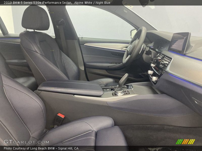 Alpine White / Night Blue 2019 BMW 5 Series 530e iPerformance Sedan