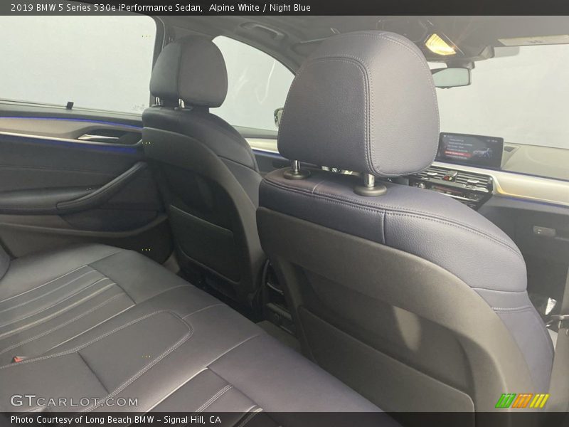 Alpine White / Night Blue 2019 BMW 5 Series 530e iPerformance Sedan