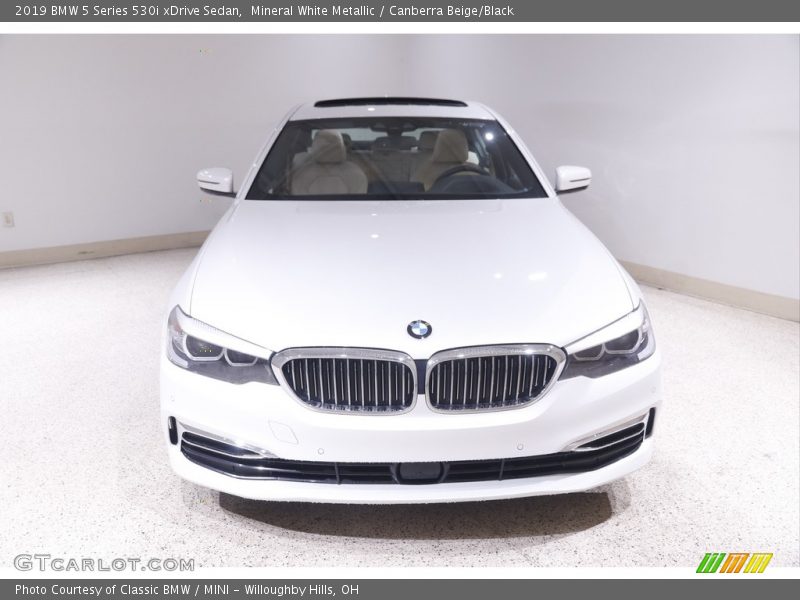 Mineral White Metallic / Canberra Beige/Black 2019 BMW 5 Series 530i xDrive Sedan