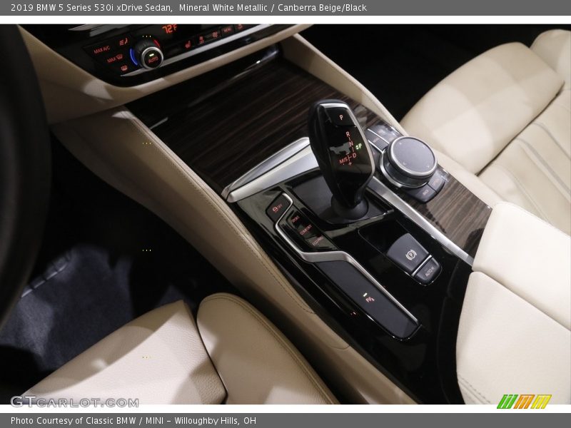 Mineral White Metallic / Canberra Beige/Black 2019 BMW 5 Series 530i xDrive Sedan