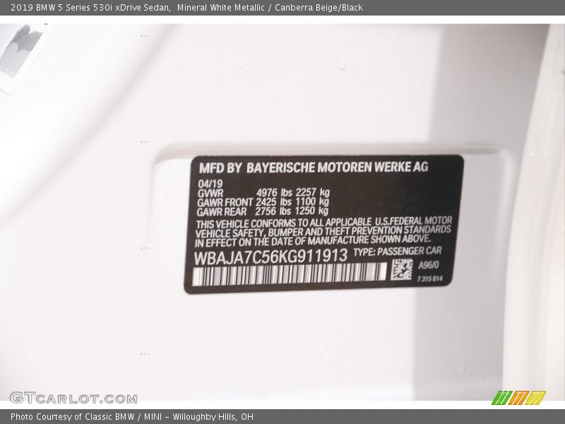 Mineral White Metallic / Canberra Beige/Black 2019 BMW 5 Series 530i xDrive Sedan
