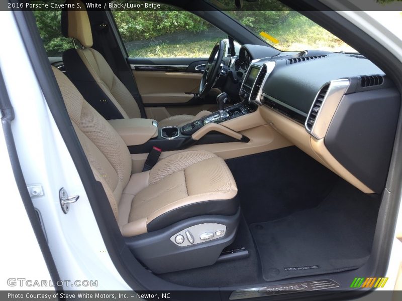 White / Black/Luxor Beige 2016 Porsche Cayenne S