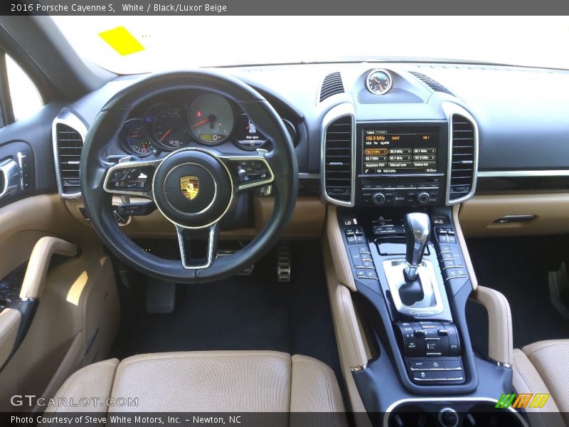 Dashboard of 2016 Cayenne S