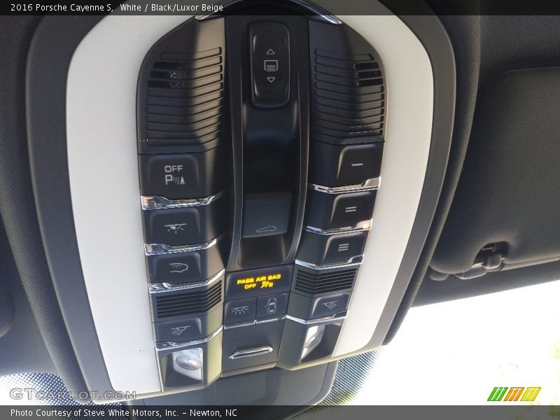 White / Black/Luxor Beige 2016 Porsche Cayenne S