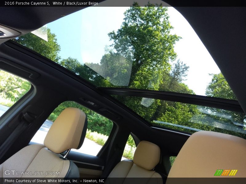 Sunroof of 2016 Cayenne S