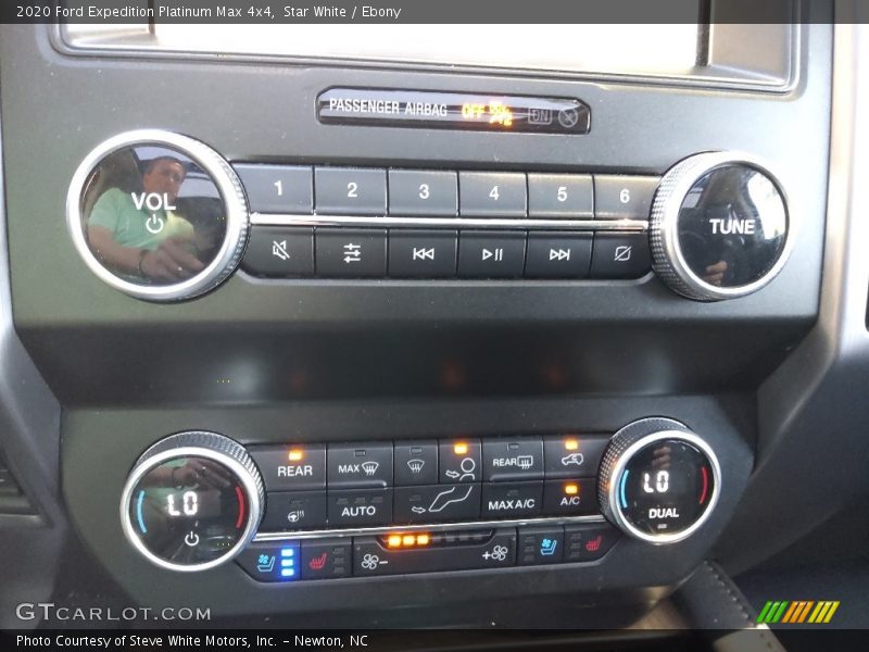 Controls of 2020 Expedition Platinum Max 4x4