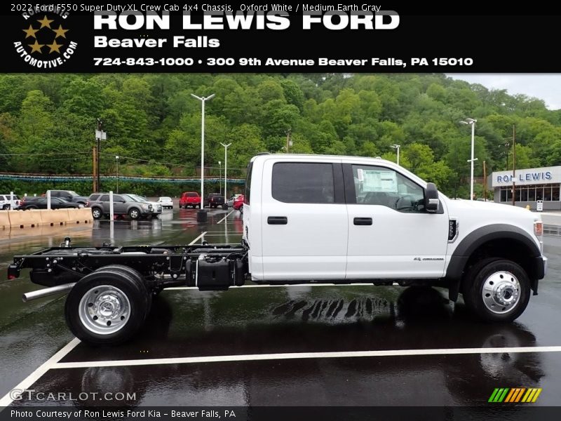 Oxford White / Medium Earth Gray 2022 Ford F550 Super Duty XL Crew Cab 4x4 Chassis