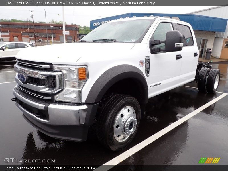 Oxford White / Medium Earth Gray 2022 Ford F550 Super Duty XL Crew Cab 4x4 Chassis