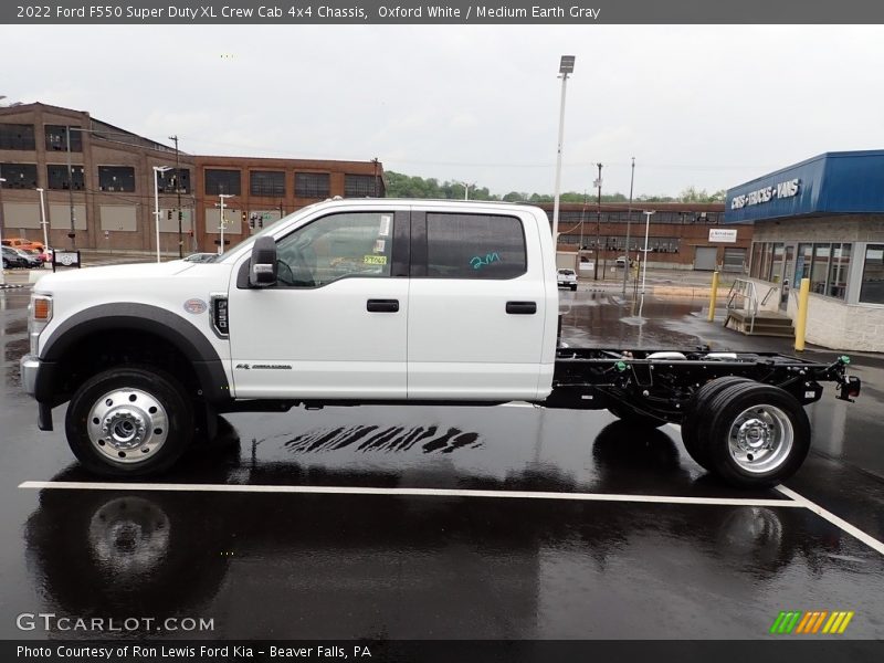 Oxford White / Medium Earth Gray 2022 Ford F550 Super Duty XL Crew Cab 4x4 Chassis