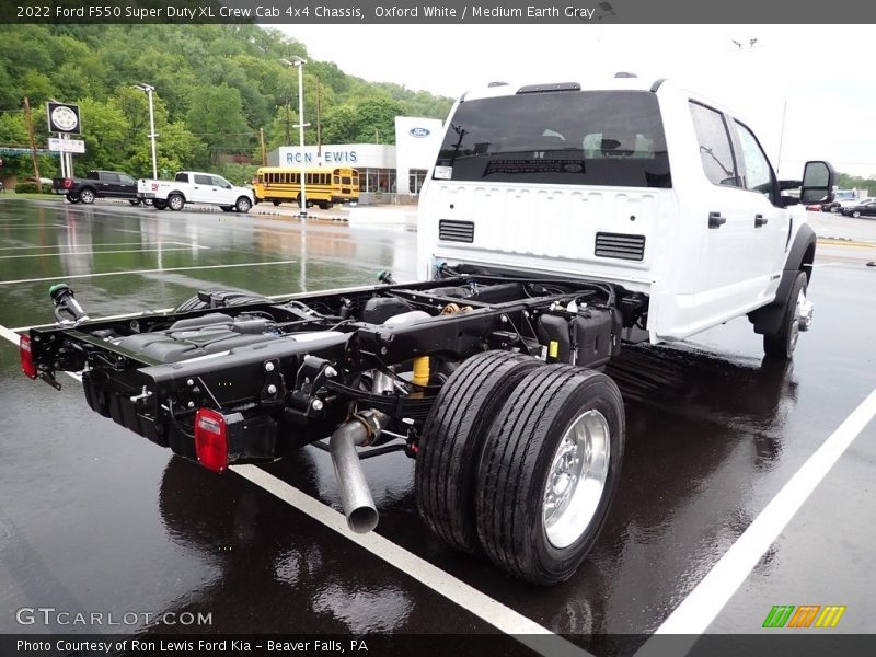 Oxford White / Medium Earth Gray 2022 Ford F550 Super Duty XL Crew Cab 4x4 Chassis