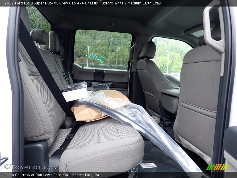 Oxford White / Medium Earth Gray 2022 Ford F550 Super Duty XL Crew Cab 4x4 Chassis