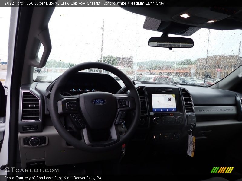 Oxford White / Medium Earth Gray 2022 Ford F550 Super Duty XL Crew Cab 4x4 Chassis