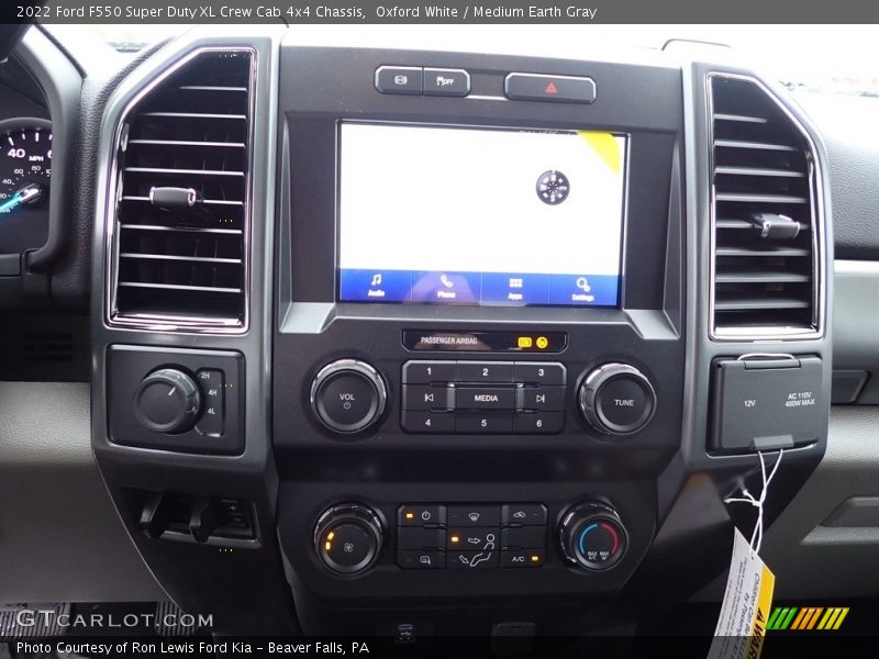 Oxford White / Medium Earth Gray 2022 Ford F550 Super Duty XL Crew Cab 4x4 Chassis
