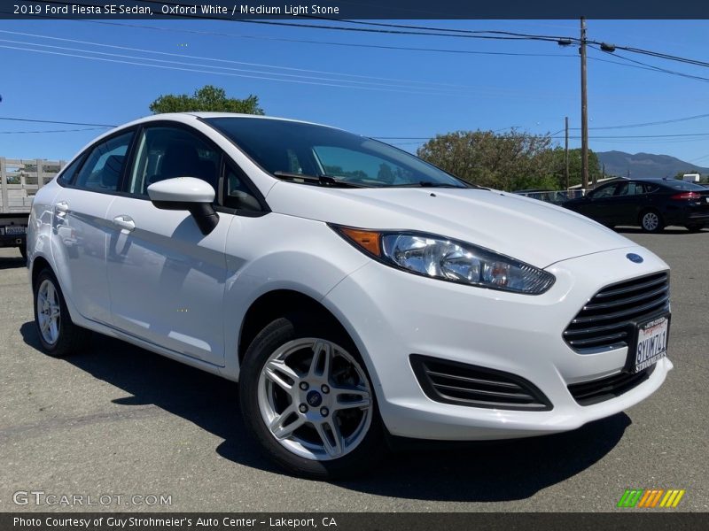 Oxford White / Medium Light Stone 2019 Ford Fiesta SE Sedan