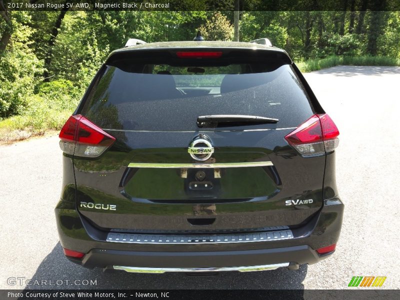 Magnetic Black / Charcoal 2017 Nissan Rogue SV AWD