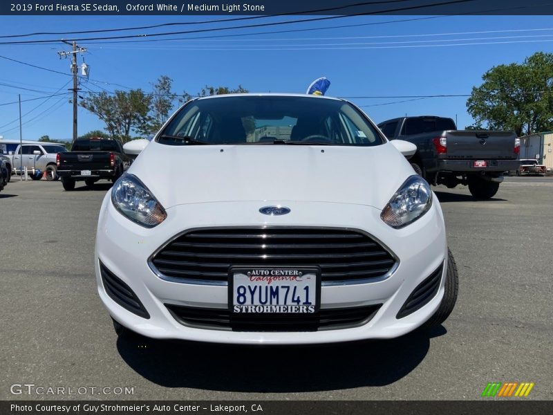 Oxford White / Medium Light Stone 2019 Ford Fiesta SE Sedan