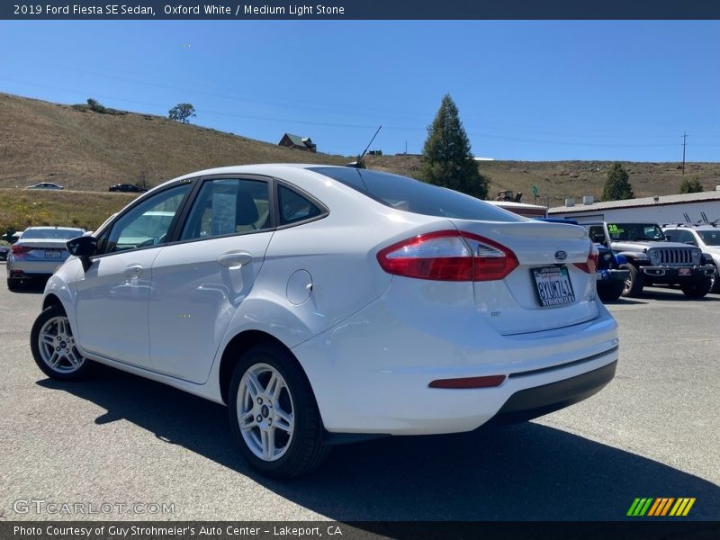 Oxford White / Medium Light Stone 2019 Ford Fiesta SE Sedan