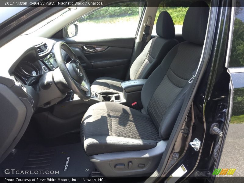 Magnetic Black / Charcoal 2017 Nissan Rogue SV AWD