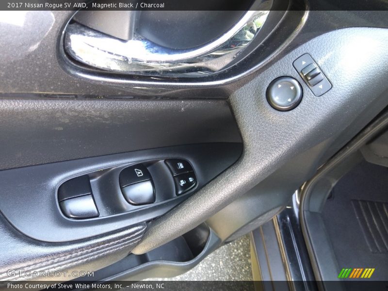 Magnetic Black / Charcoal 2017 Nissan Rogue SV AWD