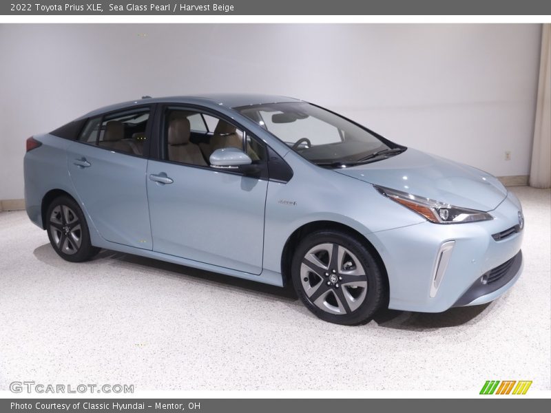 Front 3/4 View of 2022 Prius XLE