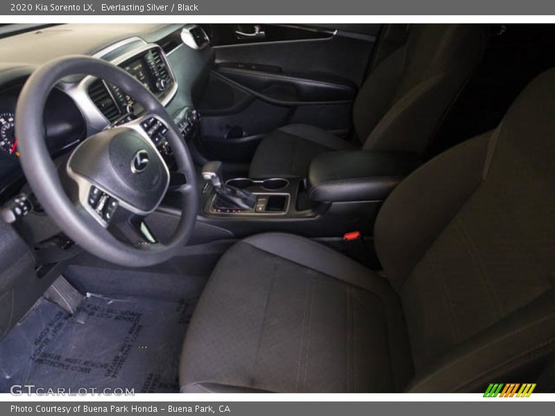 Everlasting Silver / Black 2020 Kia Sorento LX