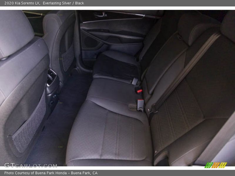 Everlasting Silver / Black 2020 Kia Sorento LX