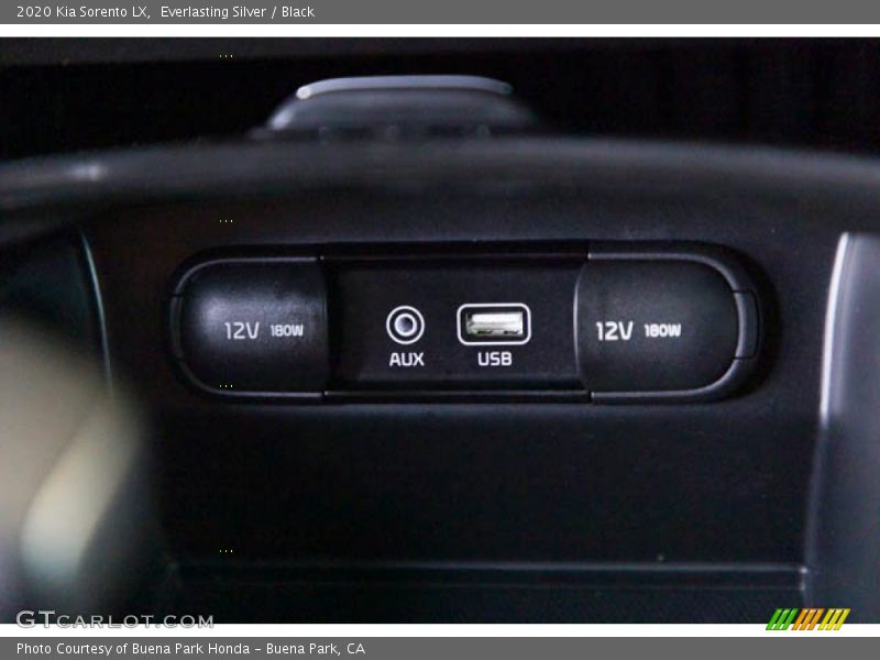Everlasting Silver / Black 2020 Kia Sorento LX