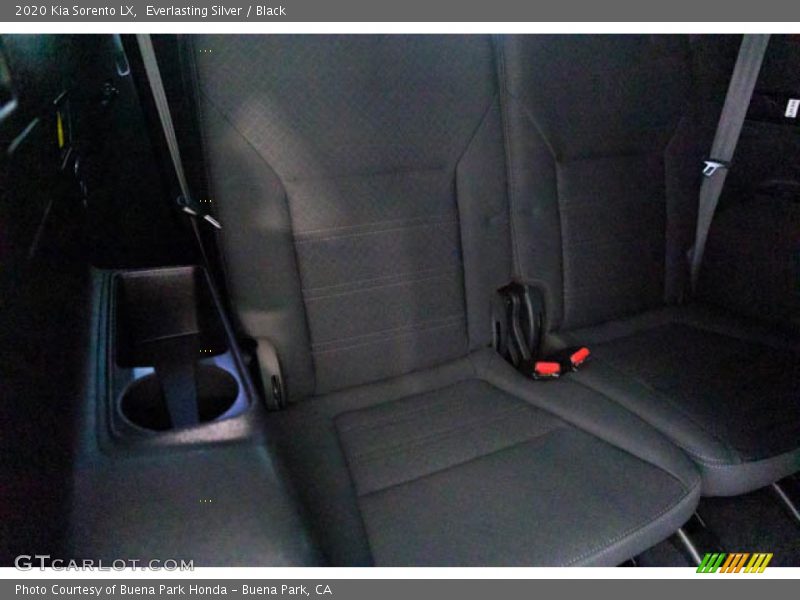 Everlasting Silver / Black 2020 Kia Sorento LX
