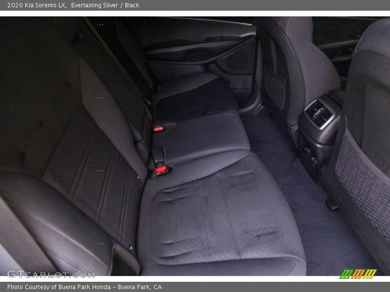 Everlasting Silver / Black 2020 Kia Sorento LX