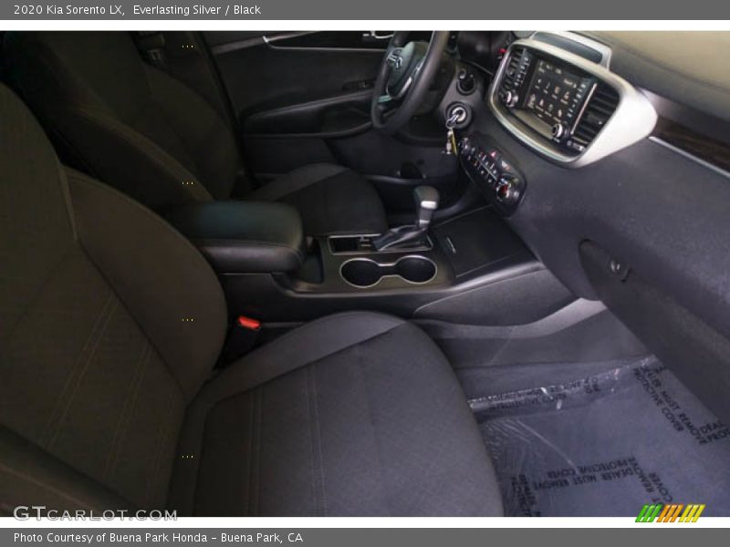 Everlasting Silver / Black 2020 Kia Sorento LX