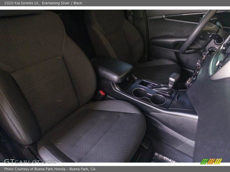 Everlasting Silver / Black 2020 Kia Sorento LX