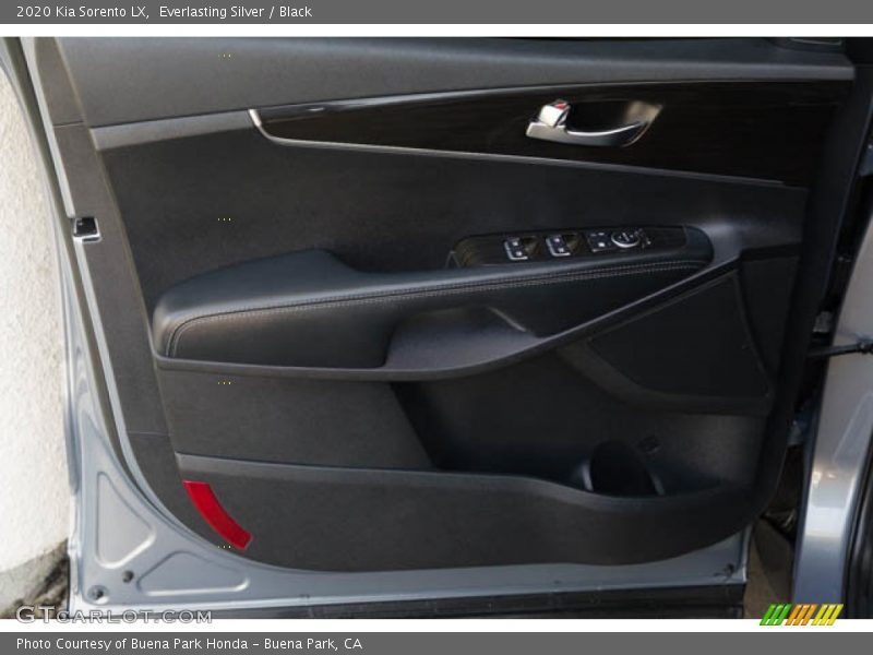 Everlasting Silver / Black 2020 Kia Sorento LX
