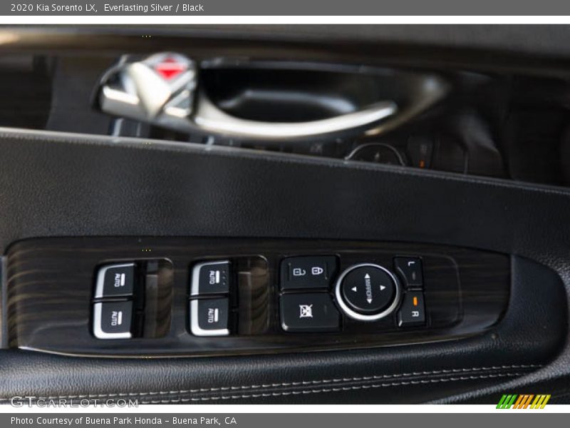 Everlasting Silver / Black 2020 Kia Sorento LX