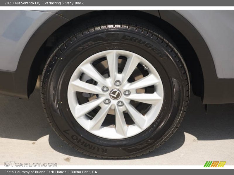 Everlasting Silver / Black 2020 Kia Sorento LX