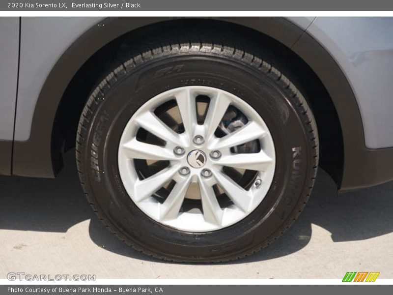 Everlasting Silver / Black 2020 Kia Sorento LX