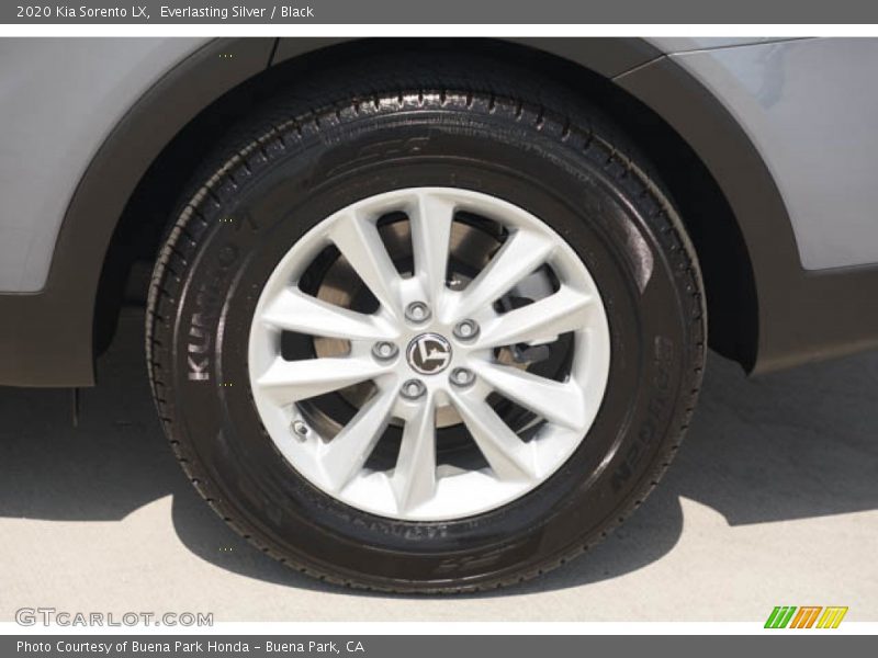 Everlasting Silver / Black 2020 Kia Sorento LX