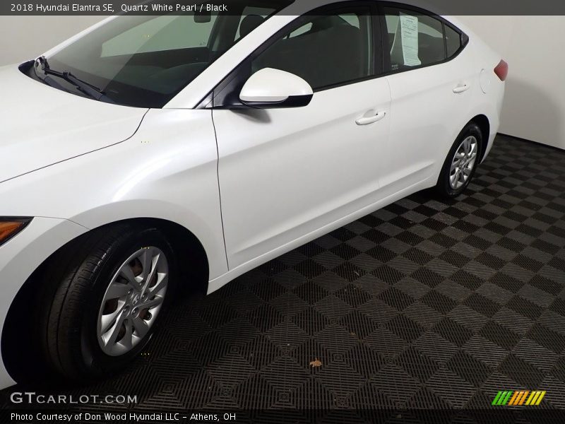 Quartz White Pearl / Black 2018 Hyundai Elantra SE