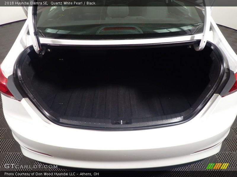 Quartz White Pearl / Black 2018 Hyundai Elantra SE
