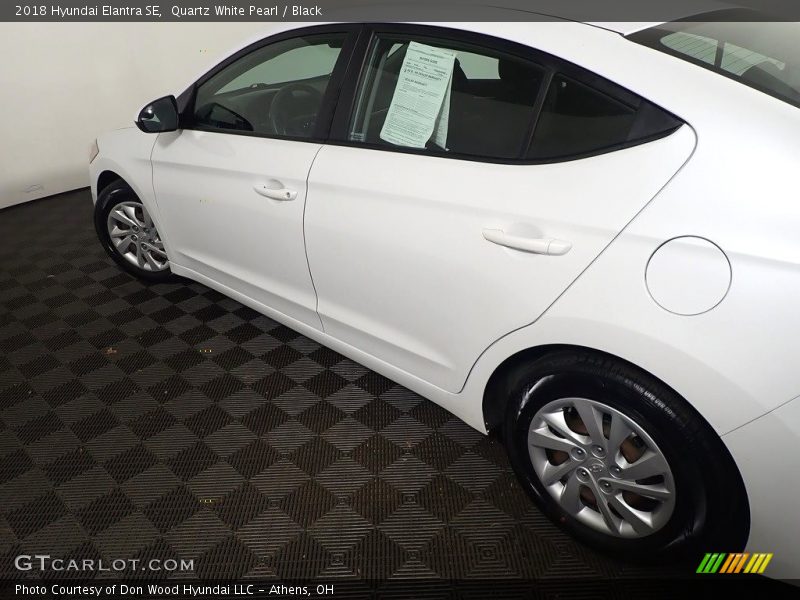 Quartz White Pearl / Black 2018 Hyundai Elantra SE