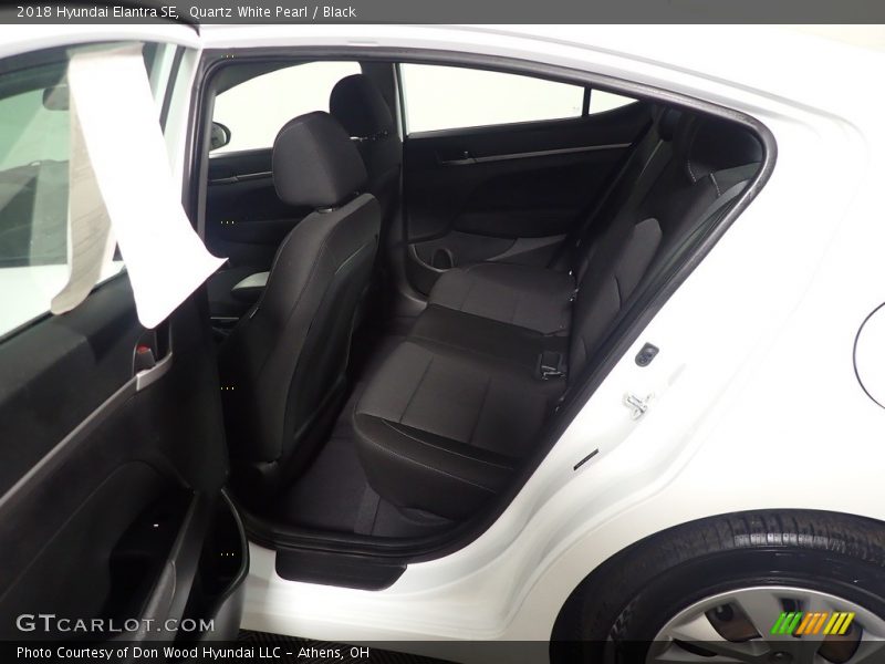 Quartz White Pearl / Black 2018 Hyundai Elantra SE