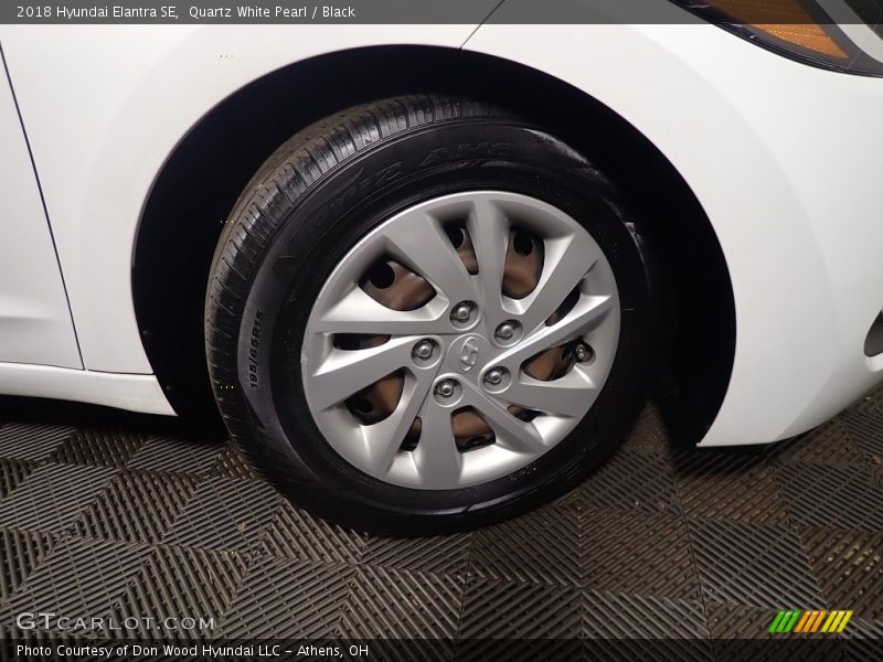 Quartz White Pearl / Black 2018 Hyundai Elantra SE
