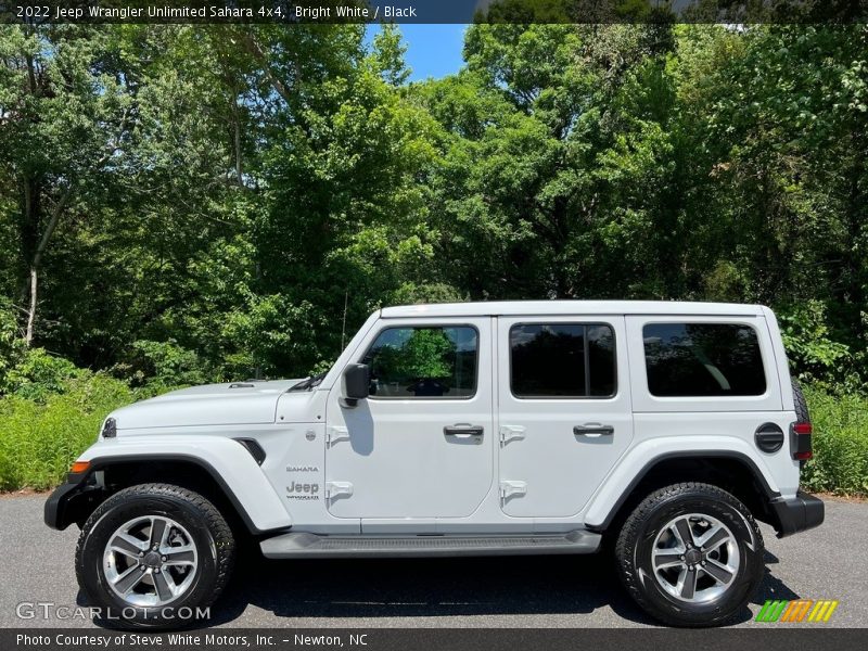 Bright White / Black 2022 Jeep Wrangler Unlimited Sahara 4x4