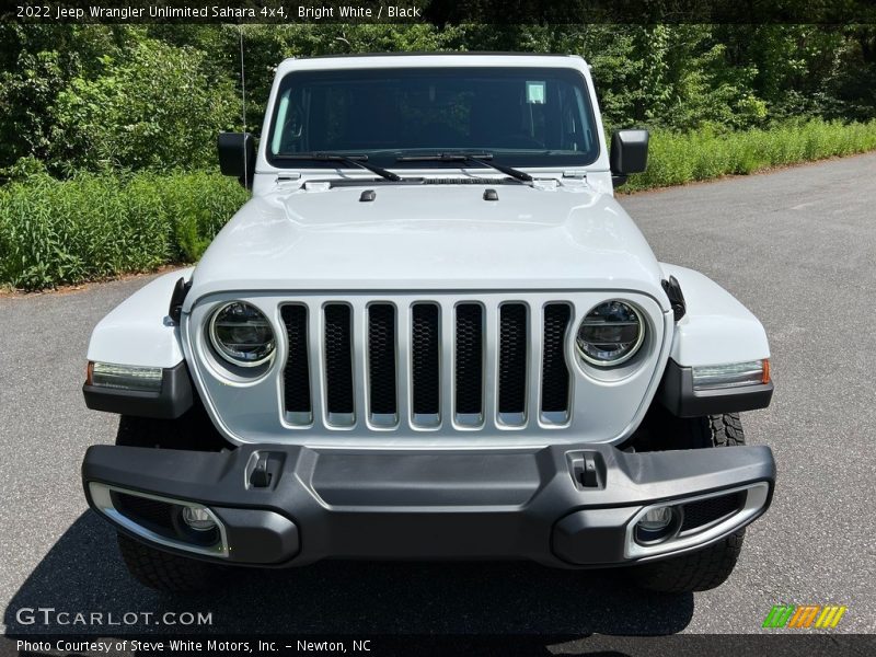 Bright White / Black 2022 Jeep Wrangler Unlimited Sahara 4x4