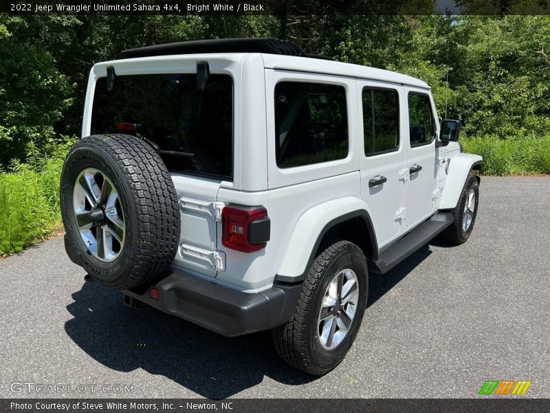 Bright White / Black 2022 Jeep Wrangler Unlimited Sahara 4x4