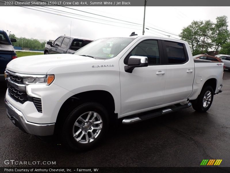 Front 3/4 View of 2022 Silverado 1500 LT Crew Cab 4x4