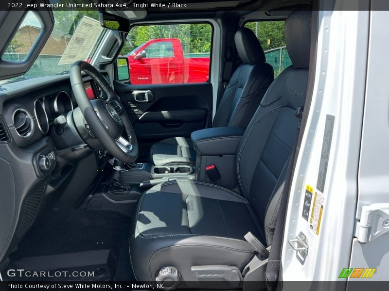Bright White / Black 2022 Jeep Wrangler Unlimited Sahara 4x4