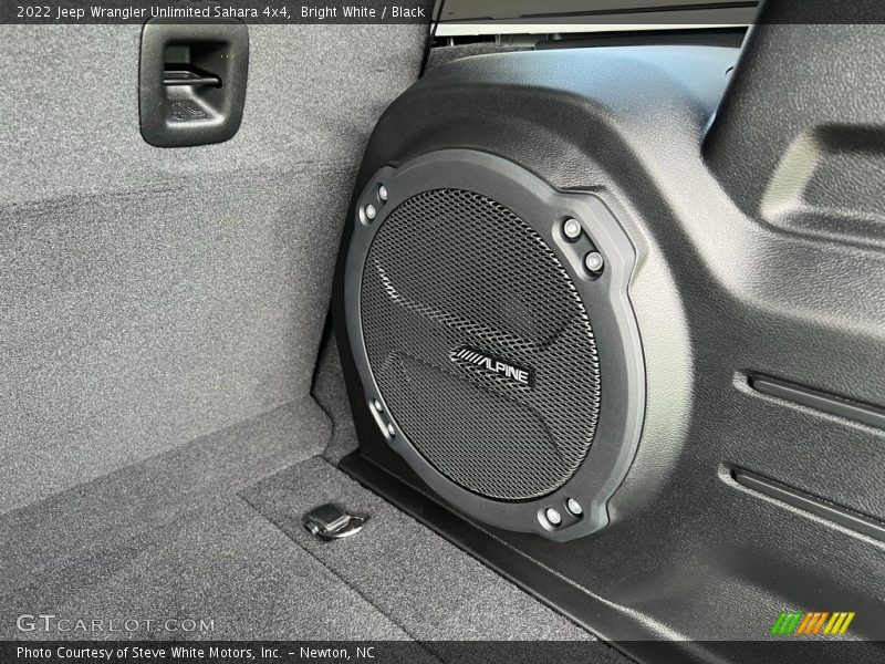 Bright White / Black 2022 Jeep Wrangler Unlimited Sahara 4x4