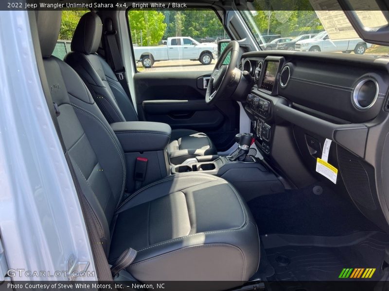 Bright White / Black 2022 Jeep Wrangler Unlimited Sahara 4x4