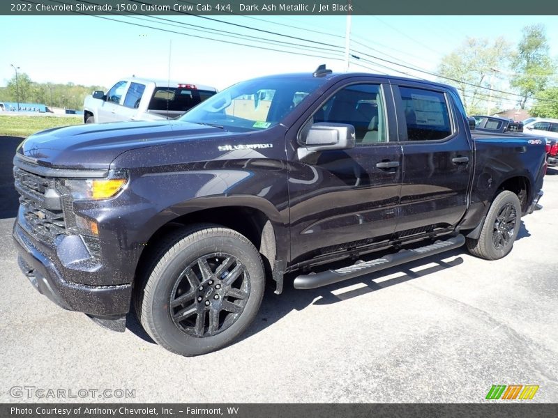 Front 3/4 View of 2022 Silverado 1500 Custom Crew Cab 4x4